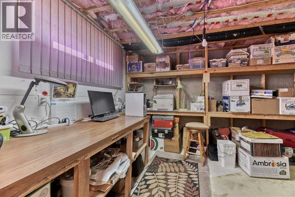 7 Scotia Landing Nw, Calgary, AB - Indoor Photo Showing Office