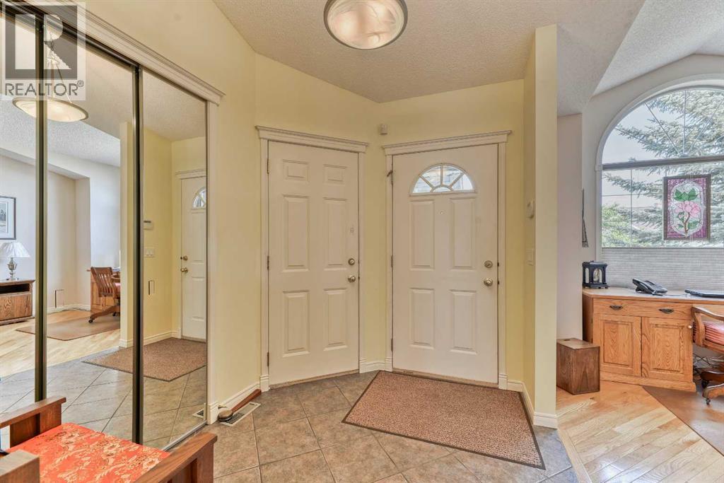 7 Scotia Landing Nw, Calgary, AB - Indoor Photo Showing Other Room