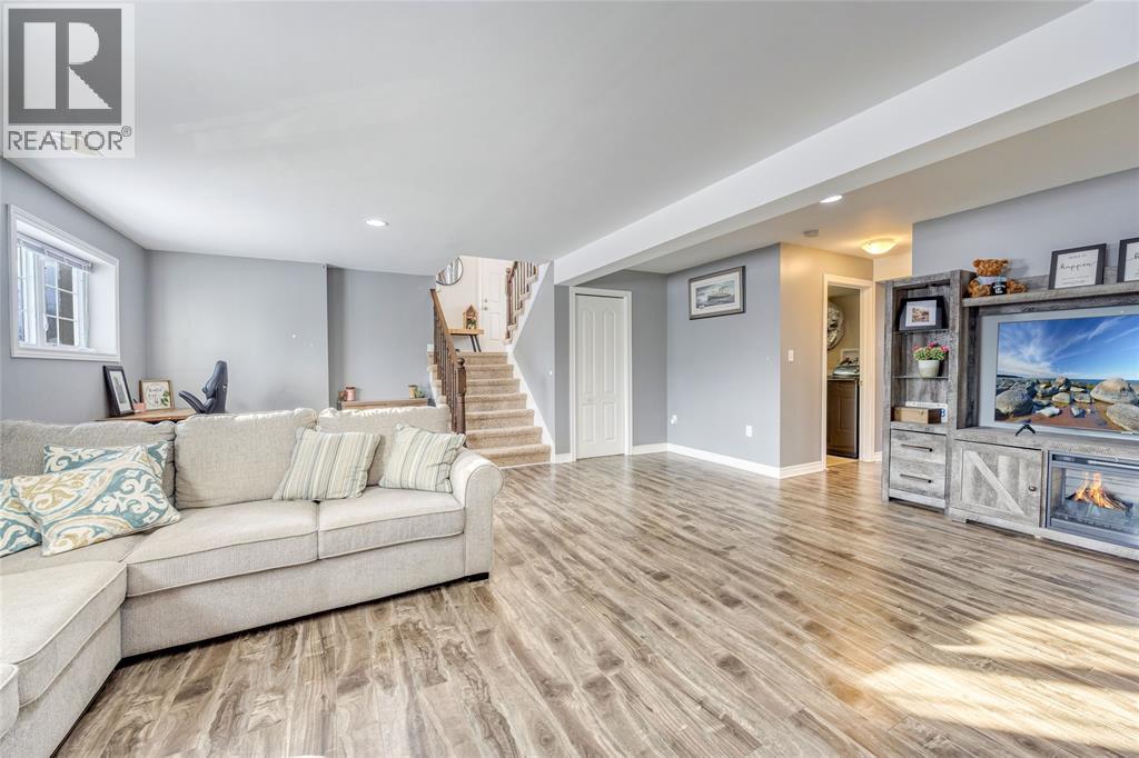 226 Fane Street, St Clair, ON - Indoor Photo Showing Living Room