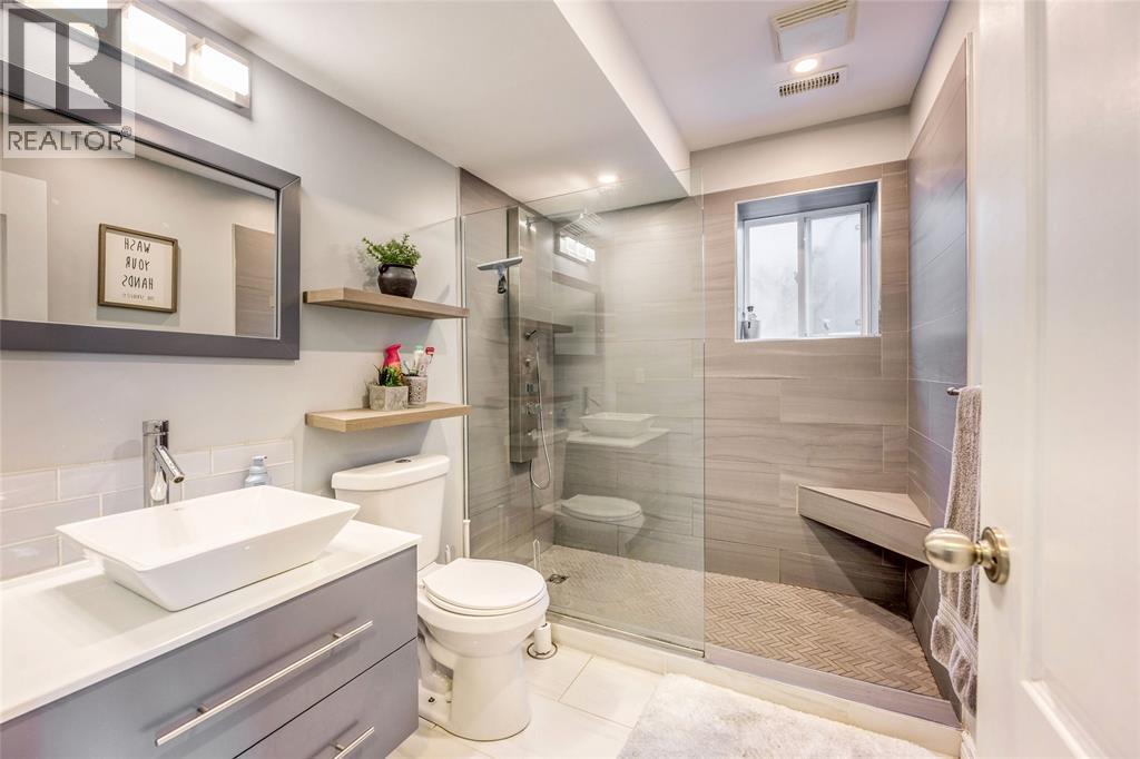 226 Fane Street, St Clair, ON - Indoor Photo Showing Bathroom