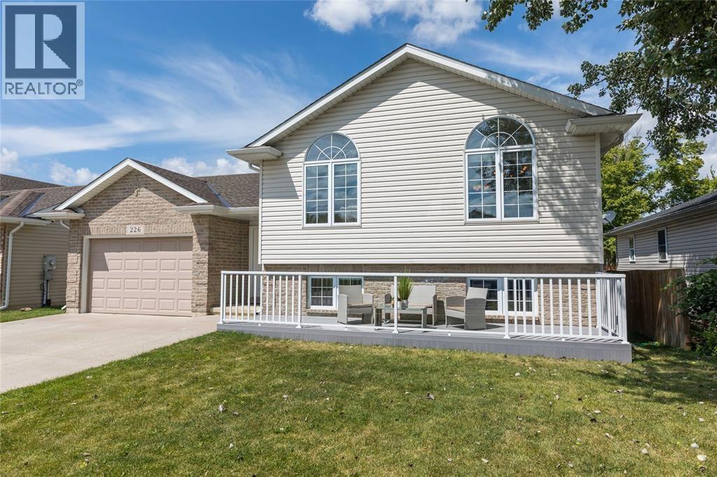 226 Fane Street, St Clair, ON - Outdoor With Deck Patio Veranda With Facade