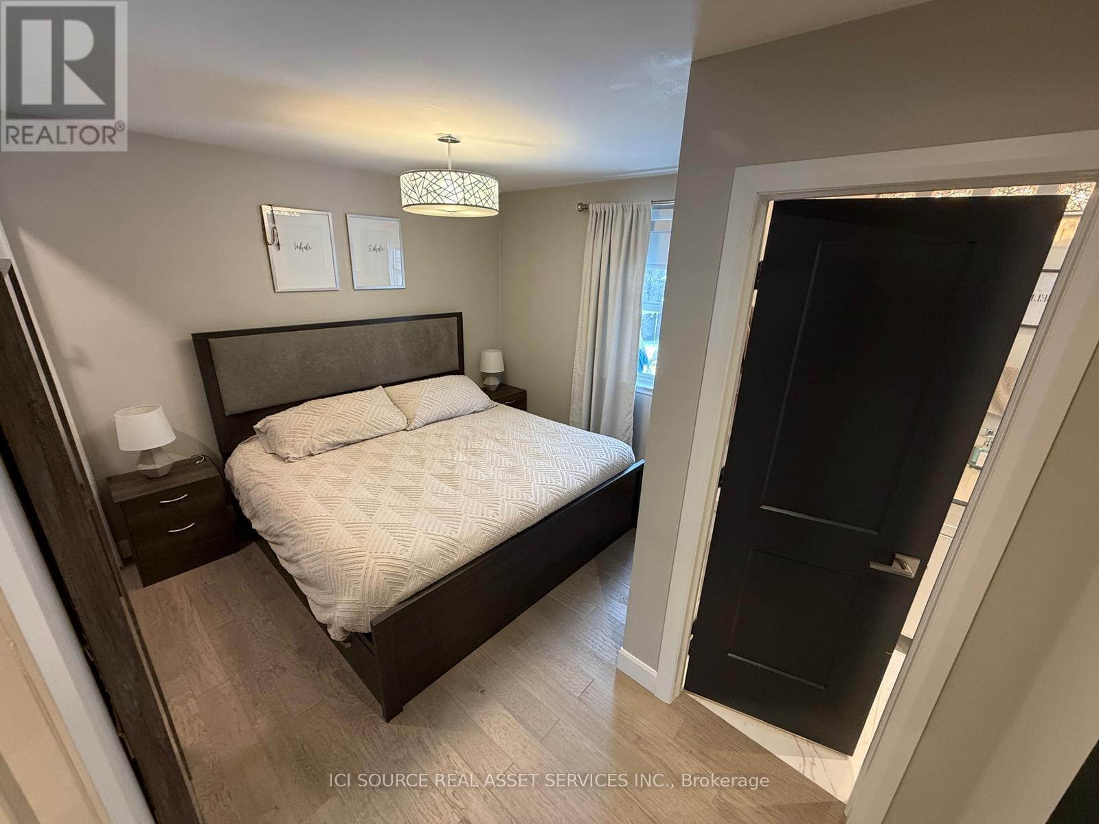 33 Hazelbury Drive, King, ON - Indoor Photo Showing Bedroom