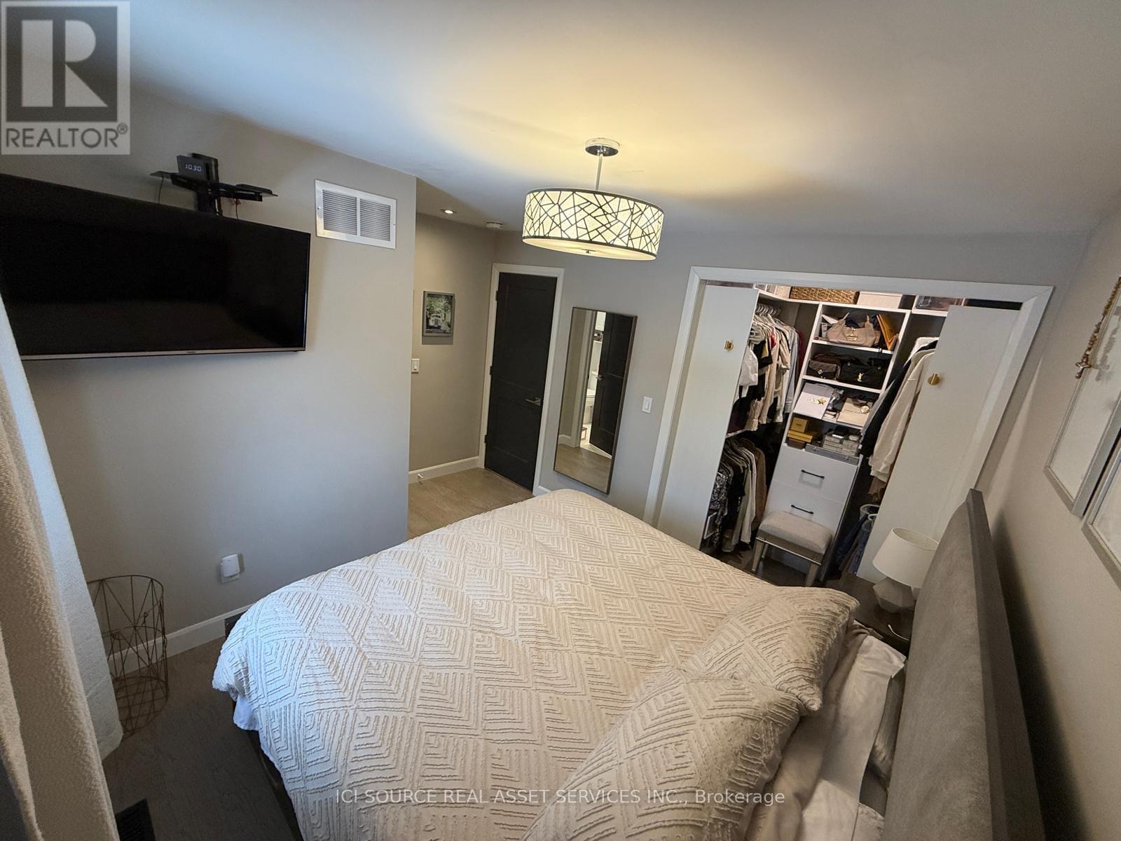 33 Hazelbury Drive, King, ON - Indoor Photo Showing Bedroom