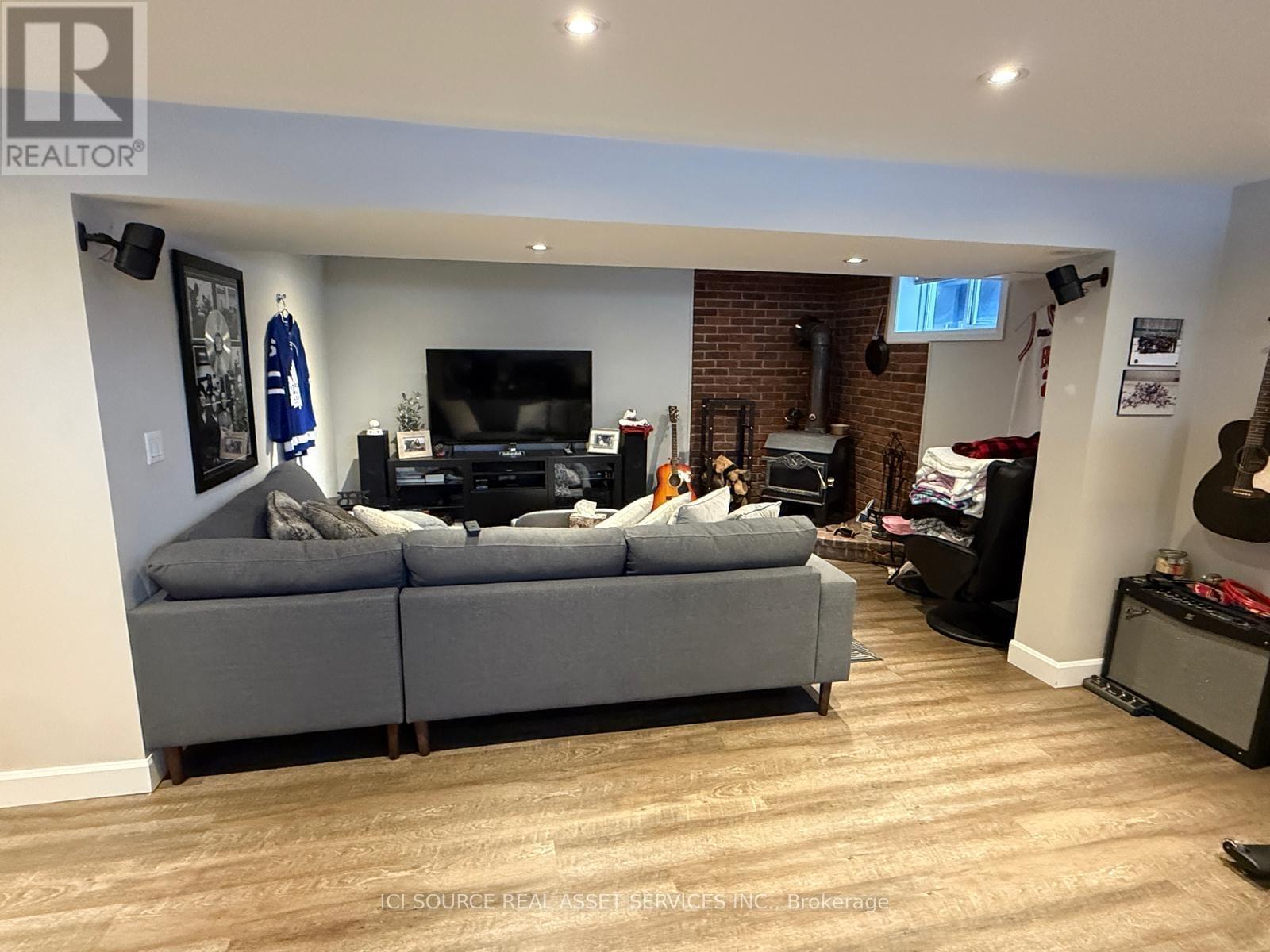 33 Hazelbury Drive, King, ON - Indoor With Fireplace