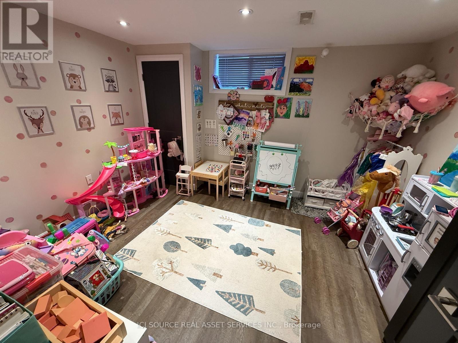 33 Hazelbury Drive, King, ON - Indoor