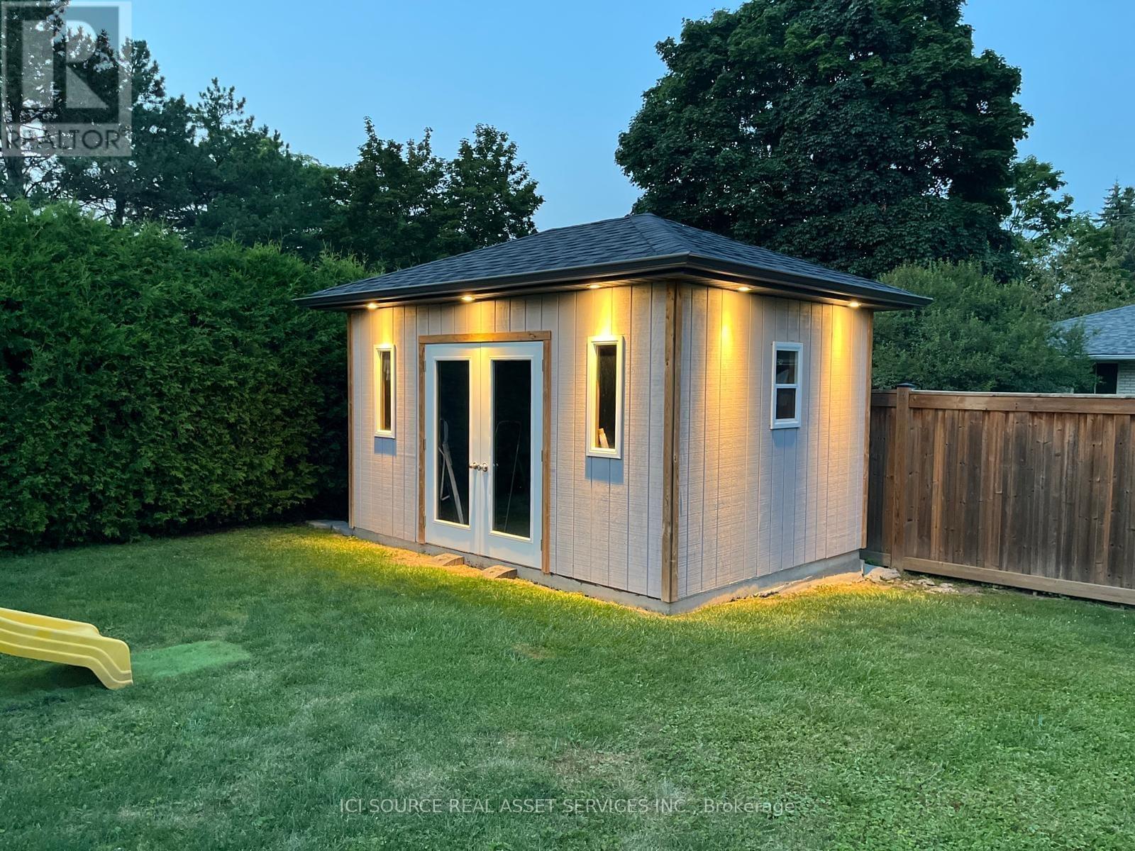 33 Hazelbury Drive, King, ON - Outdoor