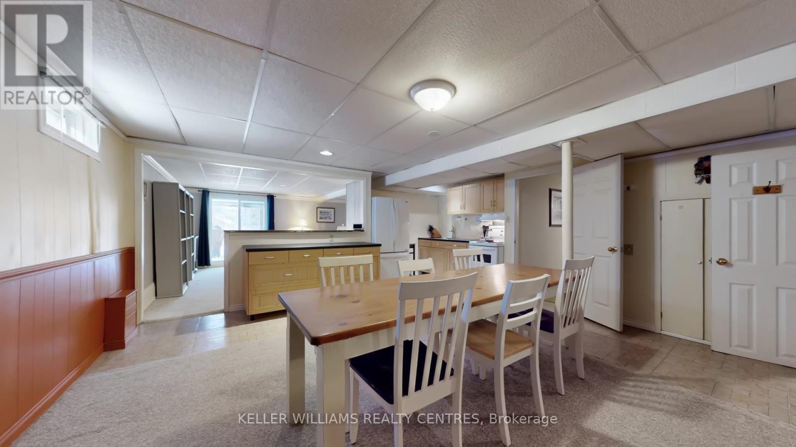 100 Timpson Drive, Aurora, ON - Indoor Photo Showing Dining Room