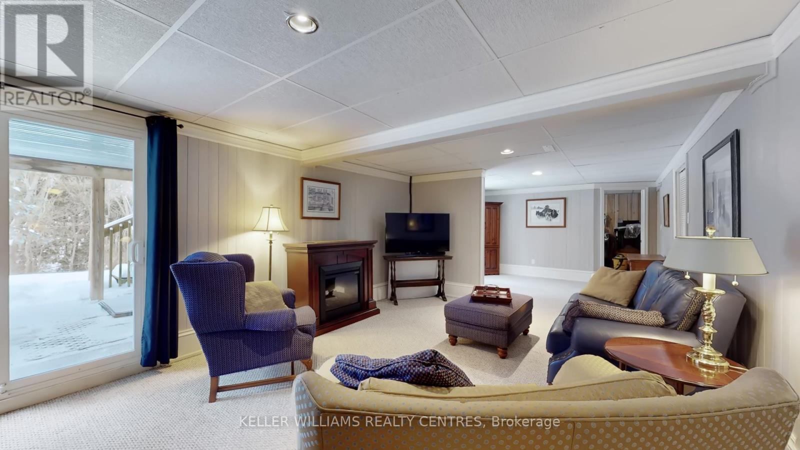 100 Timpson Drive, Aurora, ON - Indoor Photo Showing Living Room With Fireplace