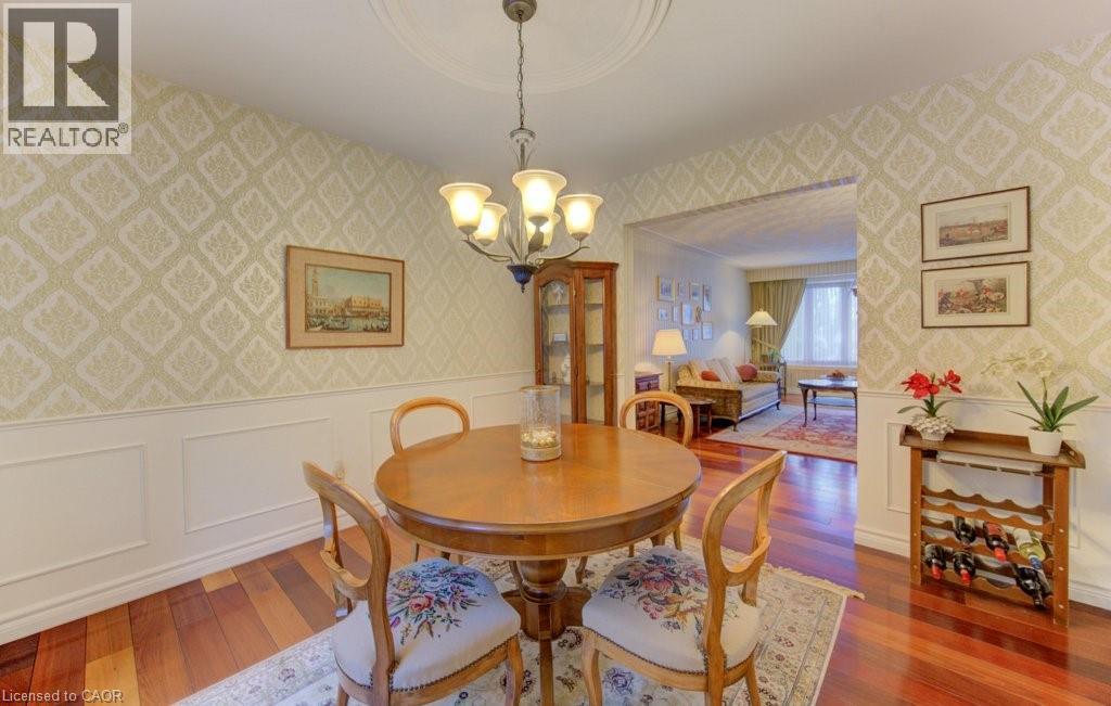 32 Brookview Court, Kitchener, ON - Indoor Photo Showing Dining Room