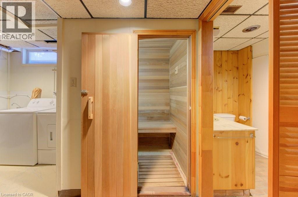 32 Brookview Court, Kitchener, ON - Indoor Photo Showing Laundry Room