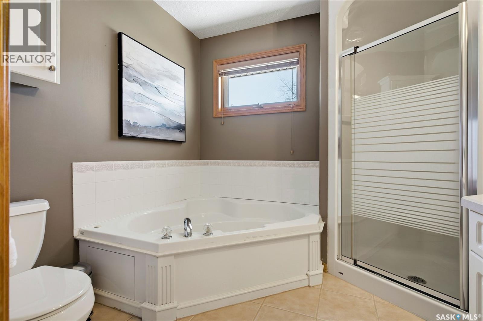 2906 St James Crescent, Regina, SK - Indoor Photo Showing Bathroom