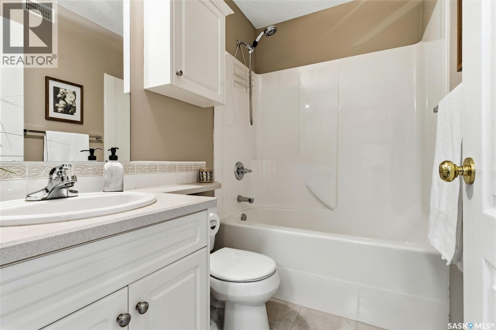 2906 St James Crescent, Regina, SK - Indoor Photo Showing Bathroom