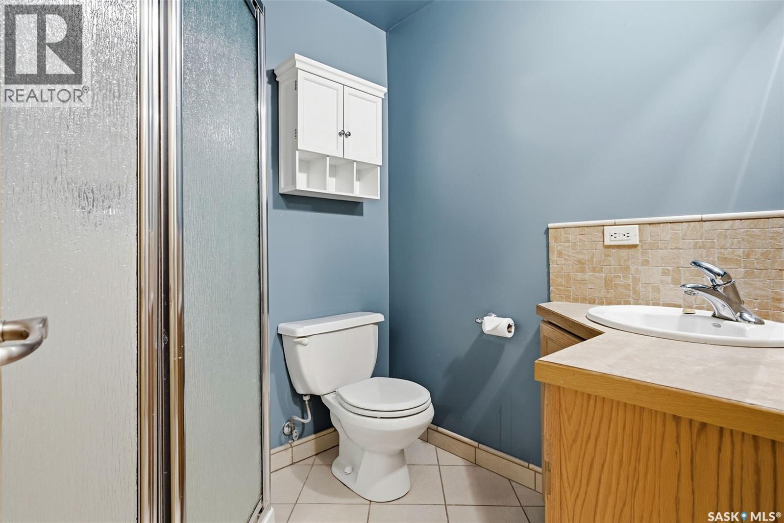 2906 St James Crescent, Regina, SK - Indoor Photo Showing Bathroom