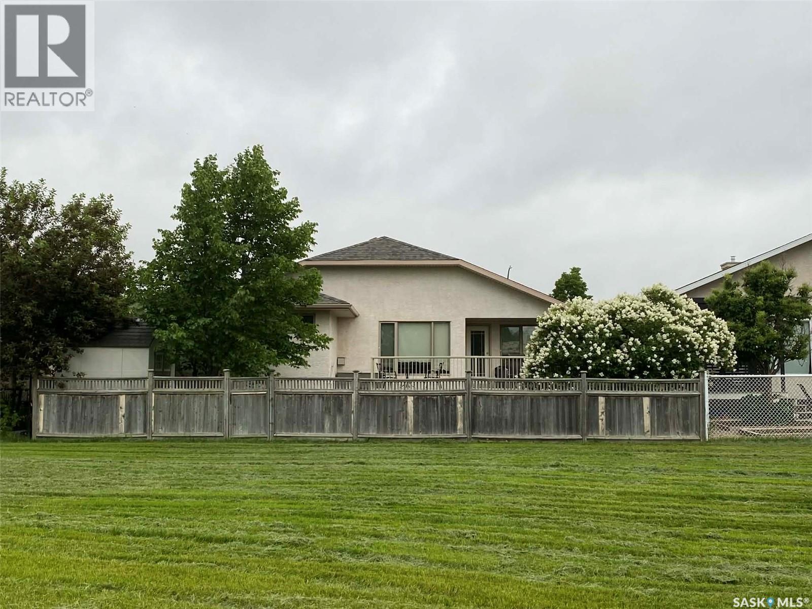 2906 St James Crescent, Regina, SK - Outdoor With Backyard