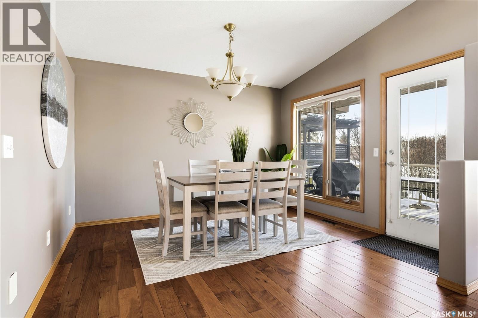 2906 St James Crescent, Regina, SK - Indoor Photo Showing Dining Room
