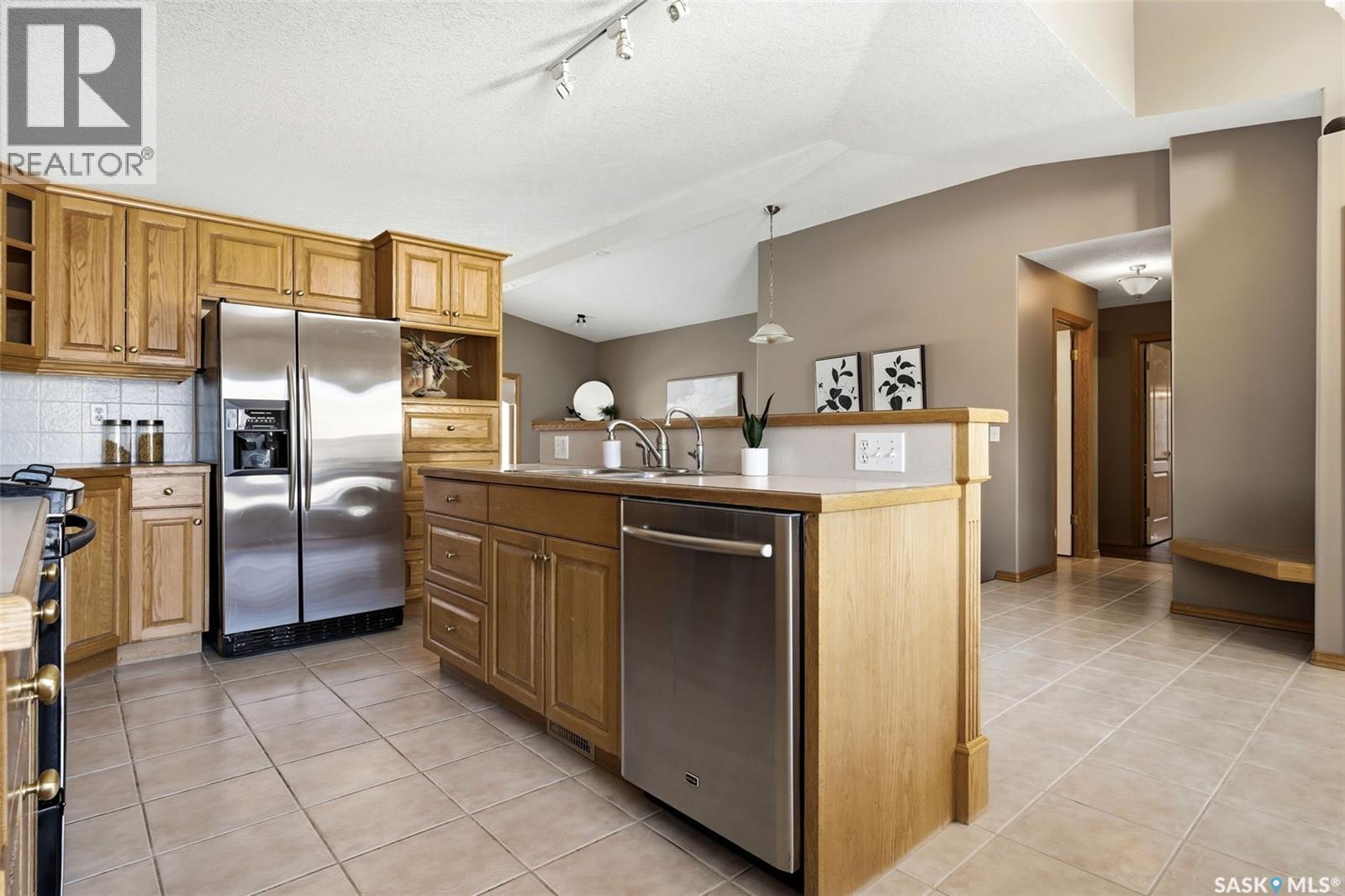 2906 St James Crescent, Regina, SK - Indoor Photo Showing Kitchen