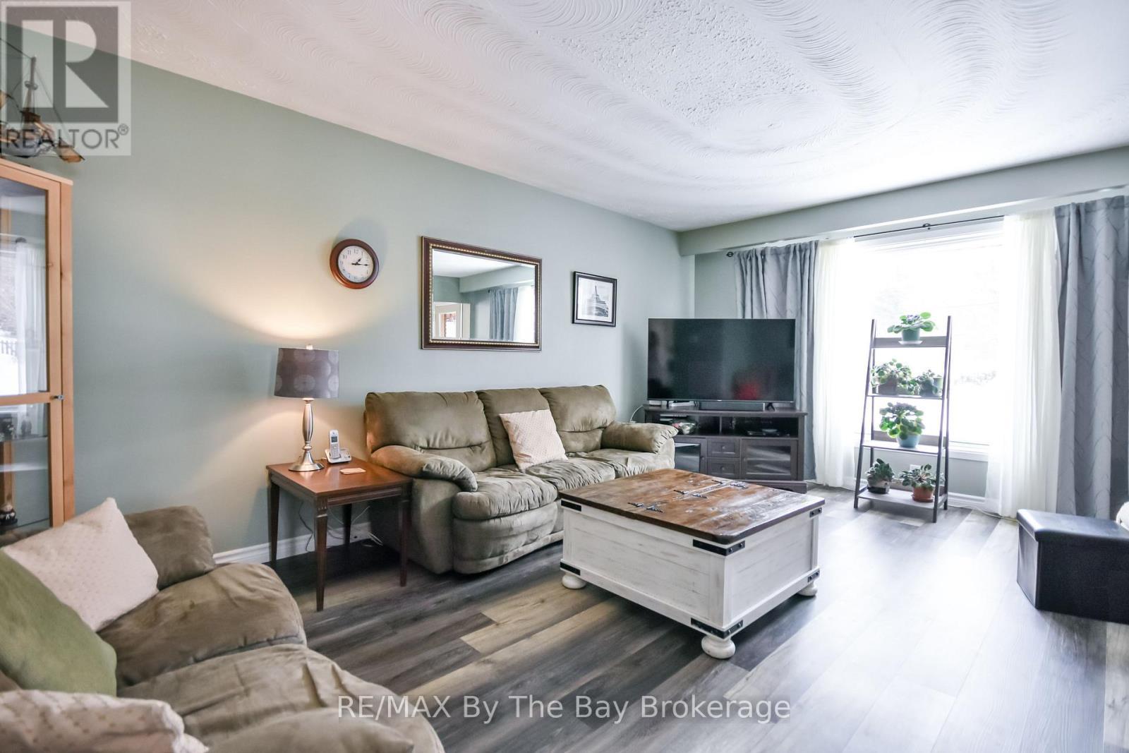 464 William Street, Midland, ON - Indoor Photo Showing Living Room