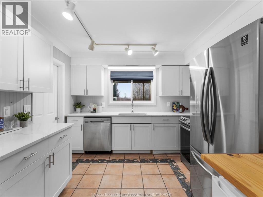 3438 Manning, Tecumseh, ON - Indoor Photo Showing Kitchen With Upgraded Kitchen