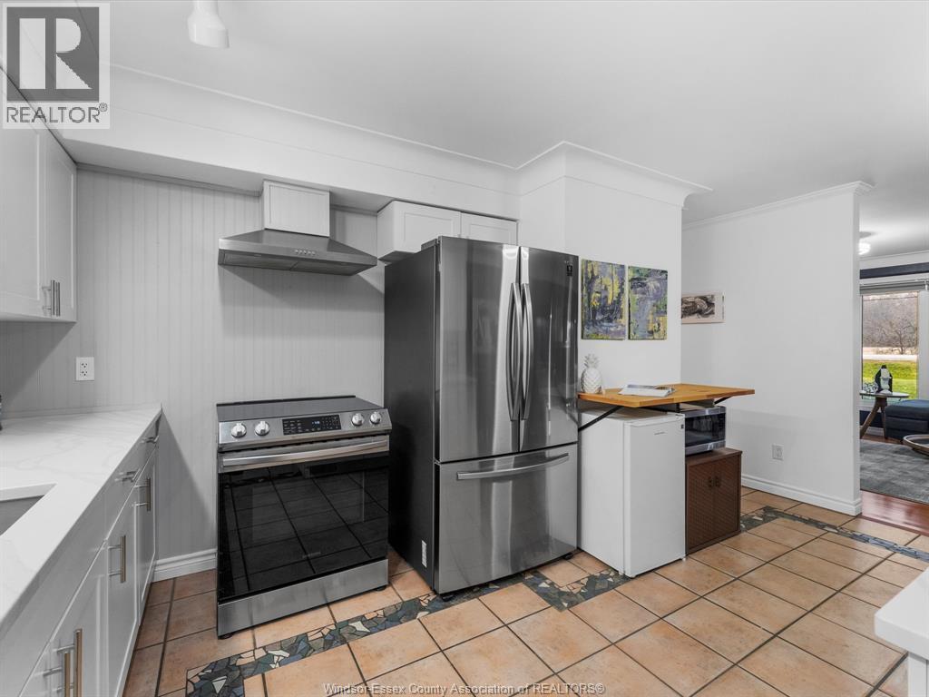 3438 Manning, Tecumseh, ON - Indoor Photo Showing Kitchen