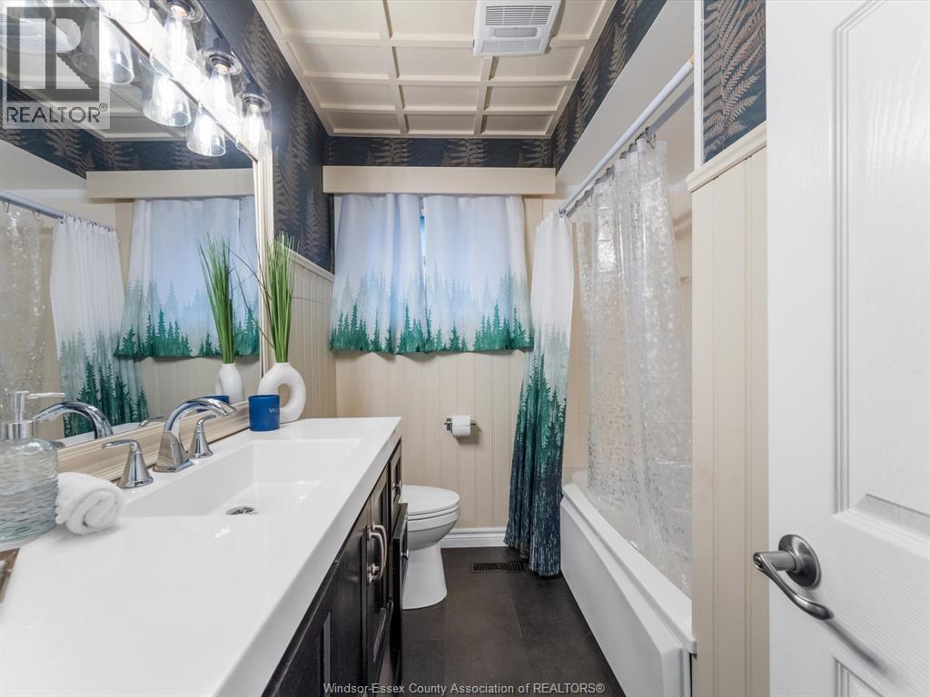 3438 Manning, Tecumseh, ON - Indoor Photo Showing Bathroom