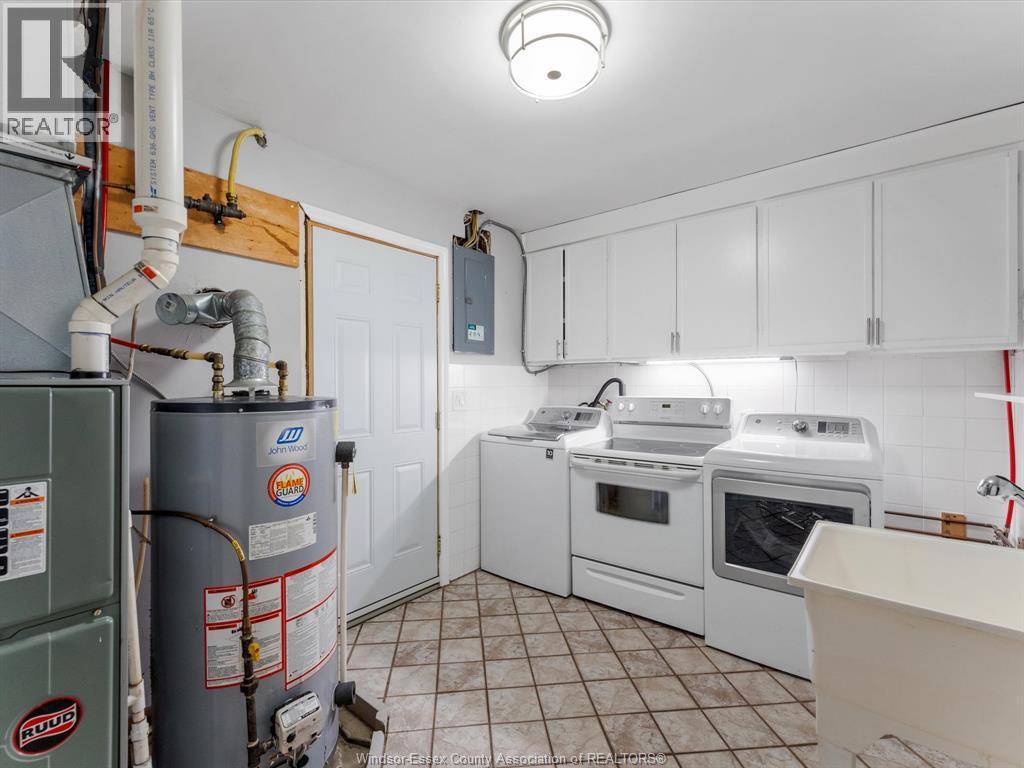 3438 Manning, Tecumseh, ON - Indoor Photo Showing Kitchen