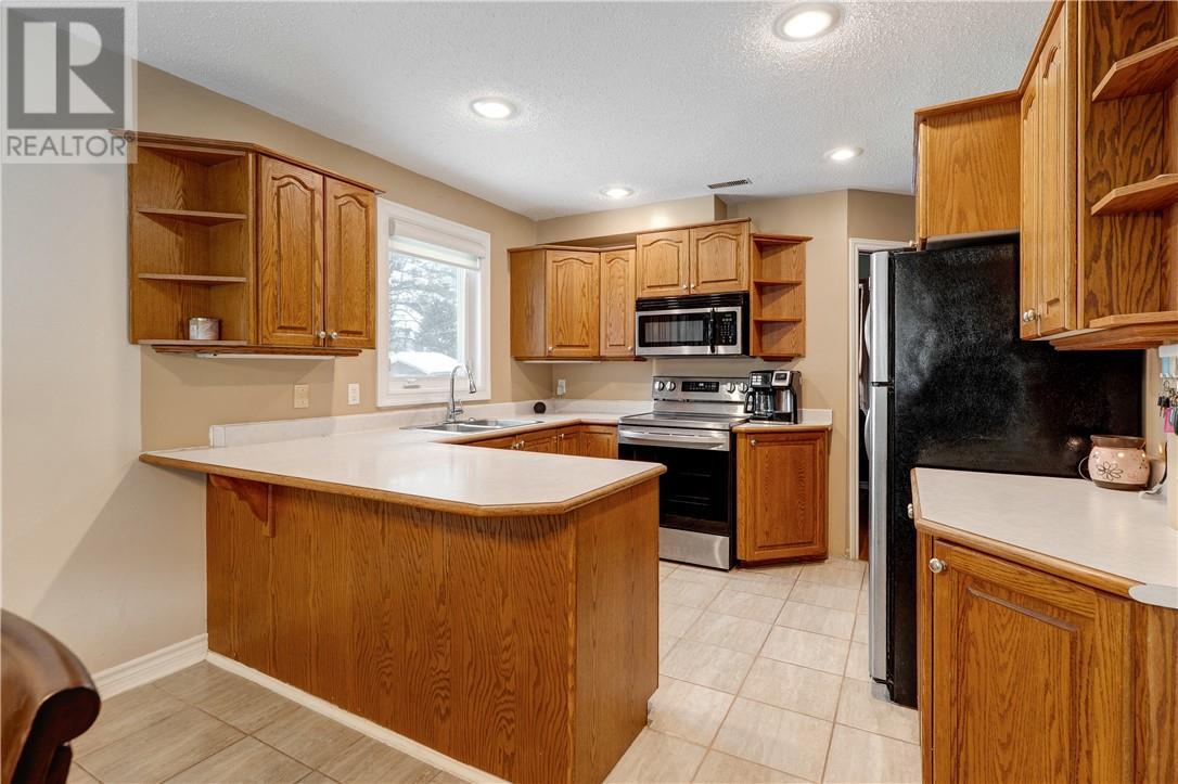 76 Hesta Street, Dowling, ON - Indoor Photo Showing Kitchen