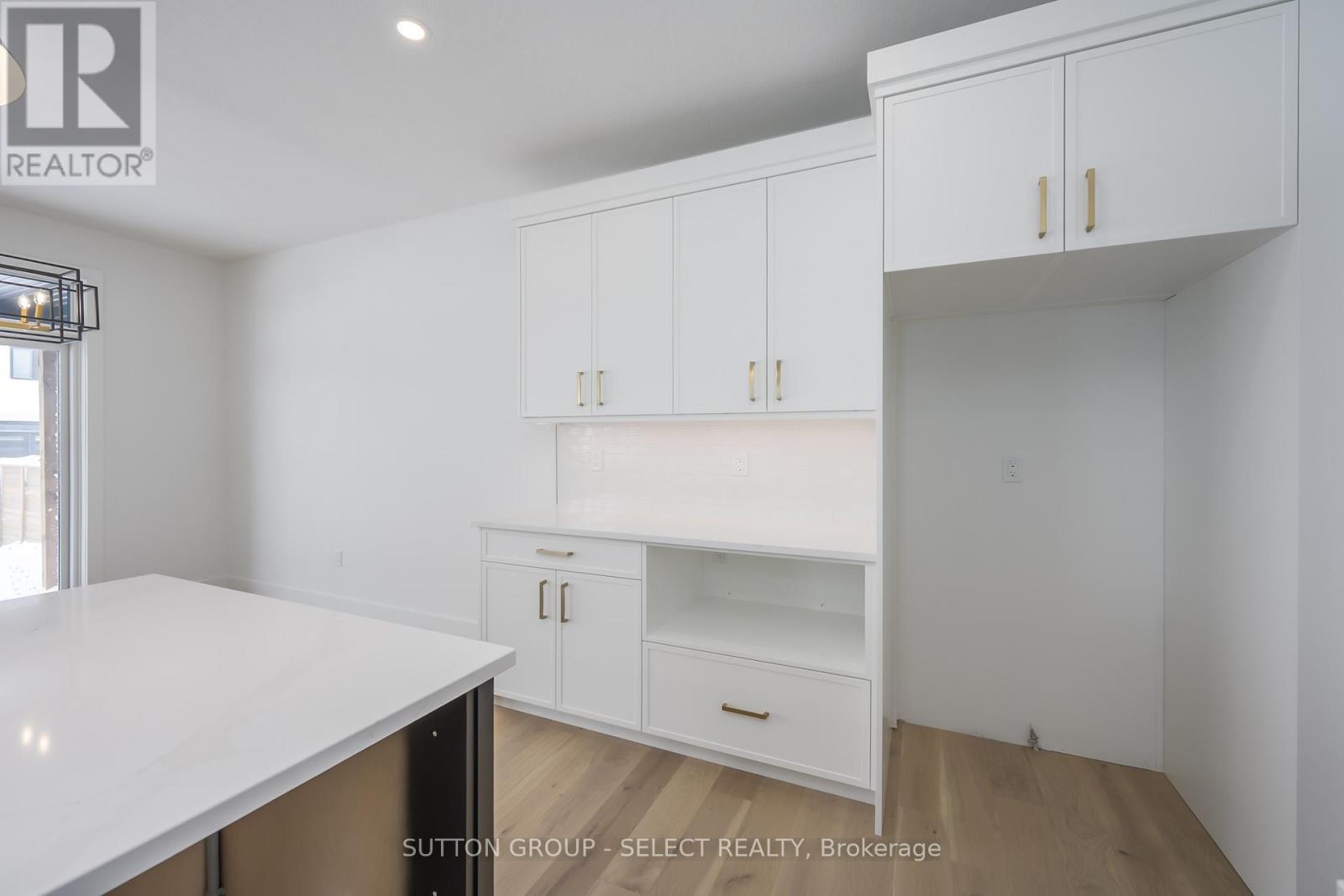 1898 Fountain Grass Drive, London South (South B), ON - Indoor