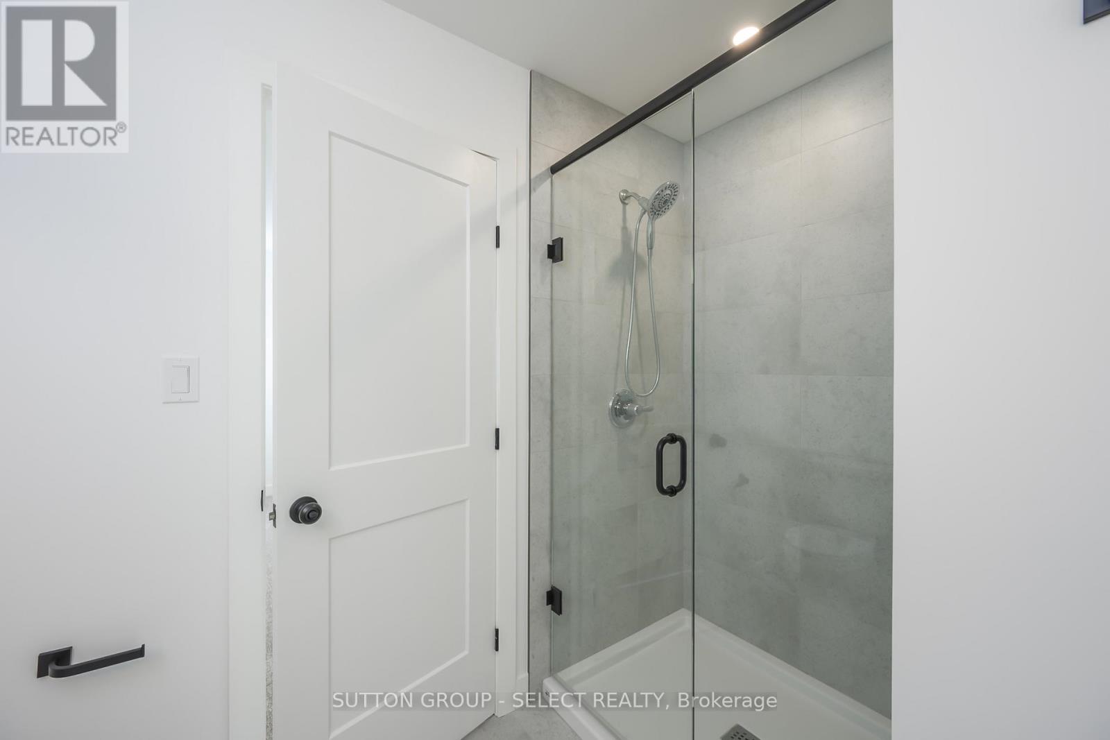 1898 Fountain Grass Drive, London South (South B), ON - Indoor