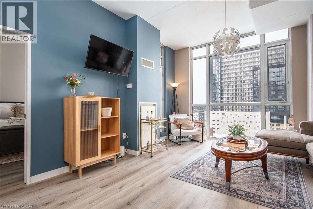 191 King Street S Unit# 702, Waterloo, ON - Indoor Photo Showing Living Room