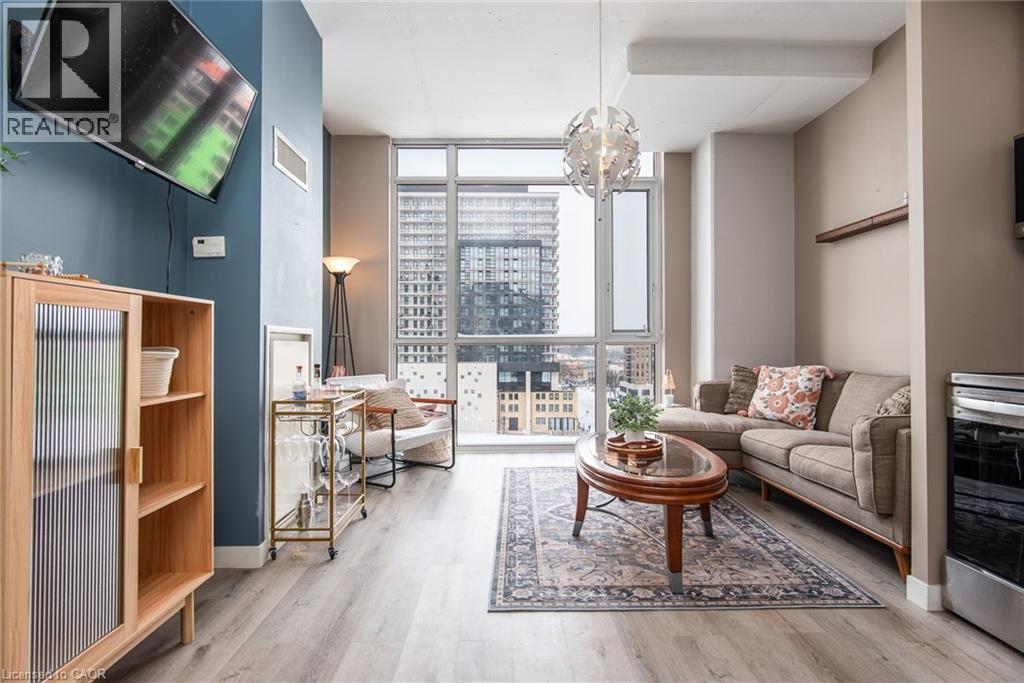191 King Street S Unit# 702, Waterloo, ON - Indoor Photo Showing Living Room