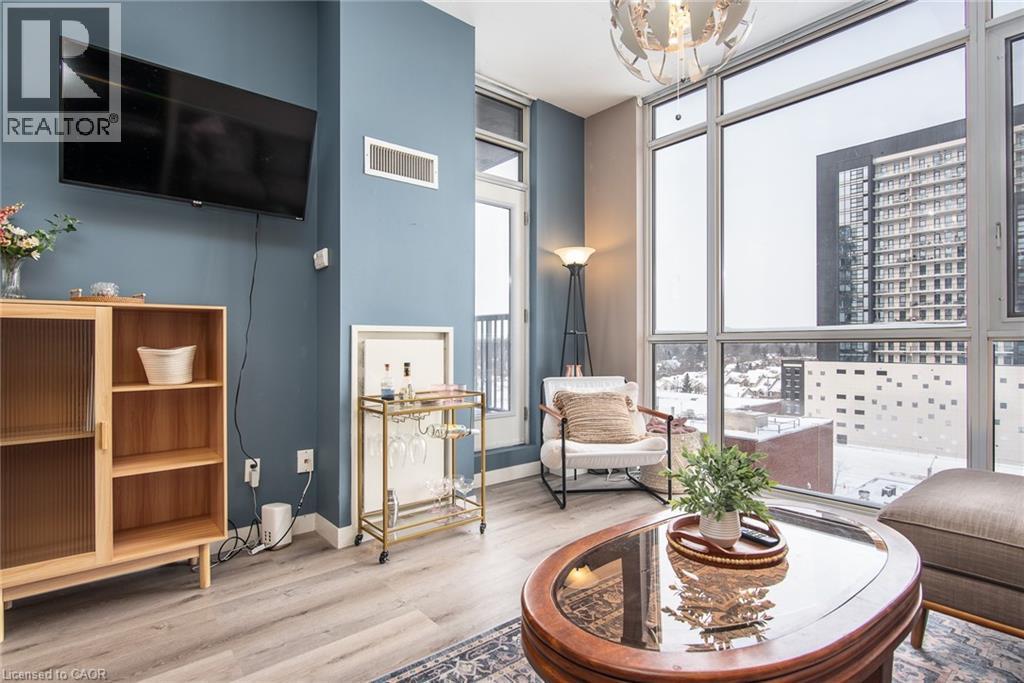 191 King Street S Unit# 702, Waterloo, ON - Indoor Photo Showing Living Room