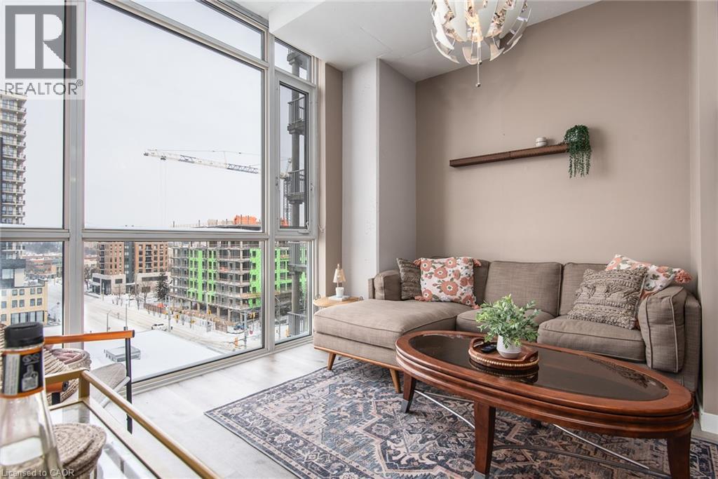 191 King Street S Unit# 702, Waterloo, ON - Indoor Photo Showing Living Room