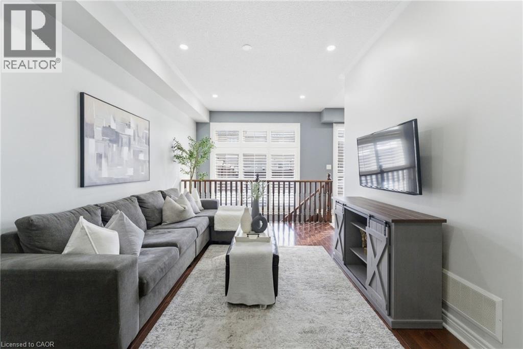 35 Losino Street, Caledon, ON - Indoor Photo Showing Living Room