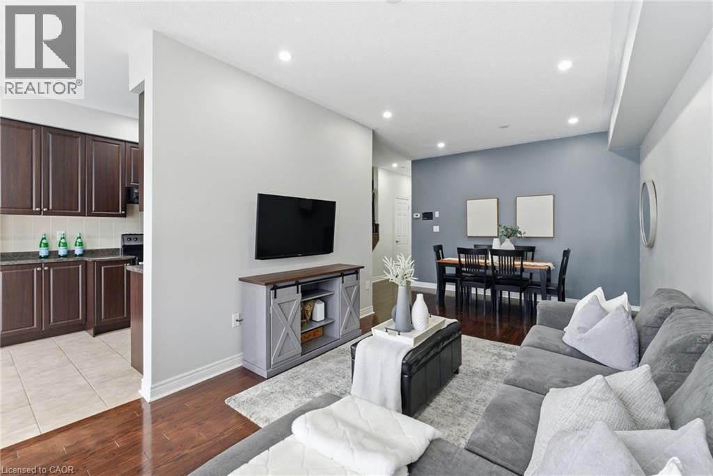 35 Losino Street, Caledon, ON - Indoor Photo Showing Living Room