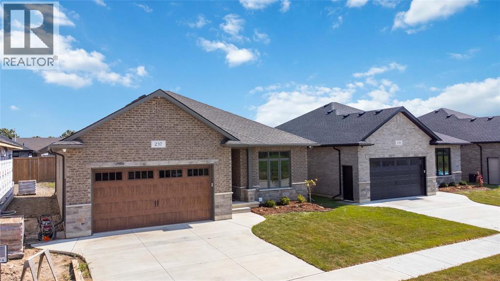 231 Nicholas Street, Sarnia, ON - Outdoor With Facade