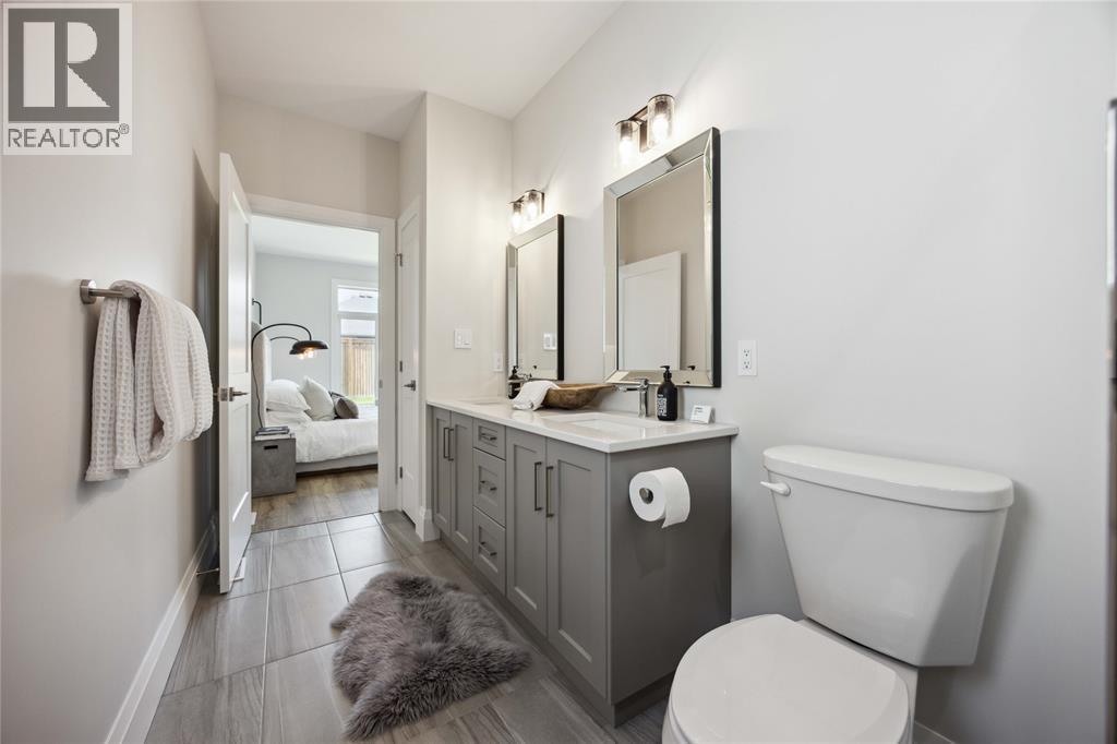 231 Nicholas Street, Sarnia, ON - Indoor Photo Showing Bathroom