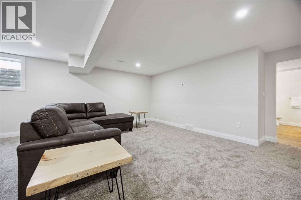 231 Nicholas Street, Sarnia, ON - Indoor