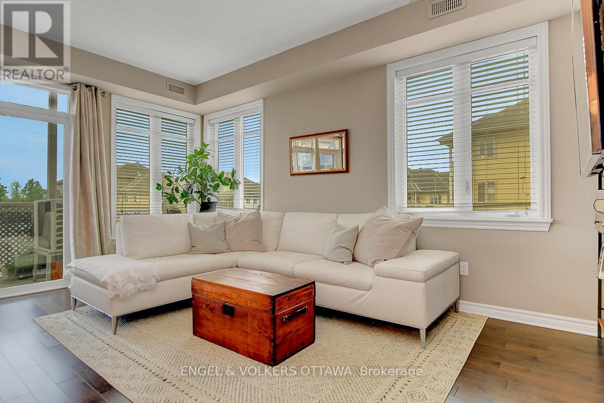 E - 188 Hornchurch Lane, Ottawa, ON - Indoor Photo Showing Living Room