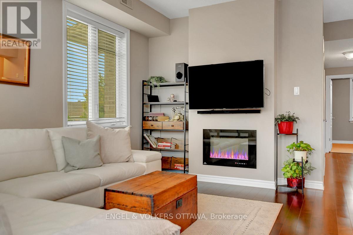 E - 188 Hornchurch Lane, Ottawa, ON - Indoor Photo Showing Living Room With Fireplace