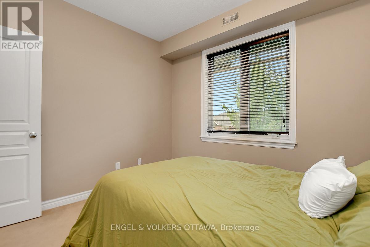 E - 188 Hornchurch Lane, Ottawa, ON - Indoor Photo Showing Bedroom