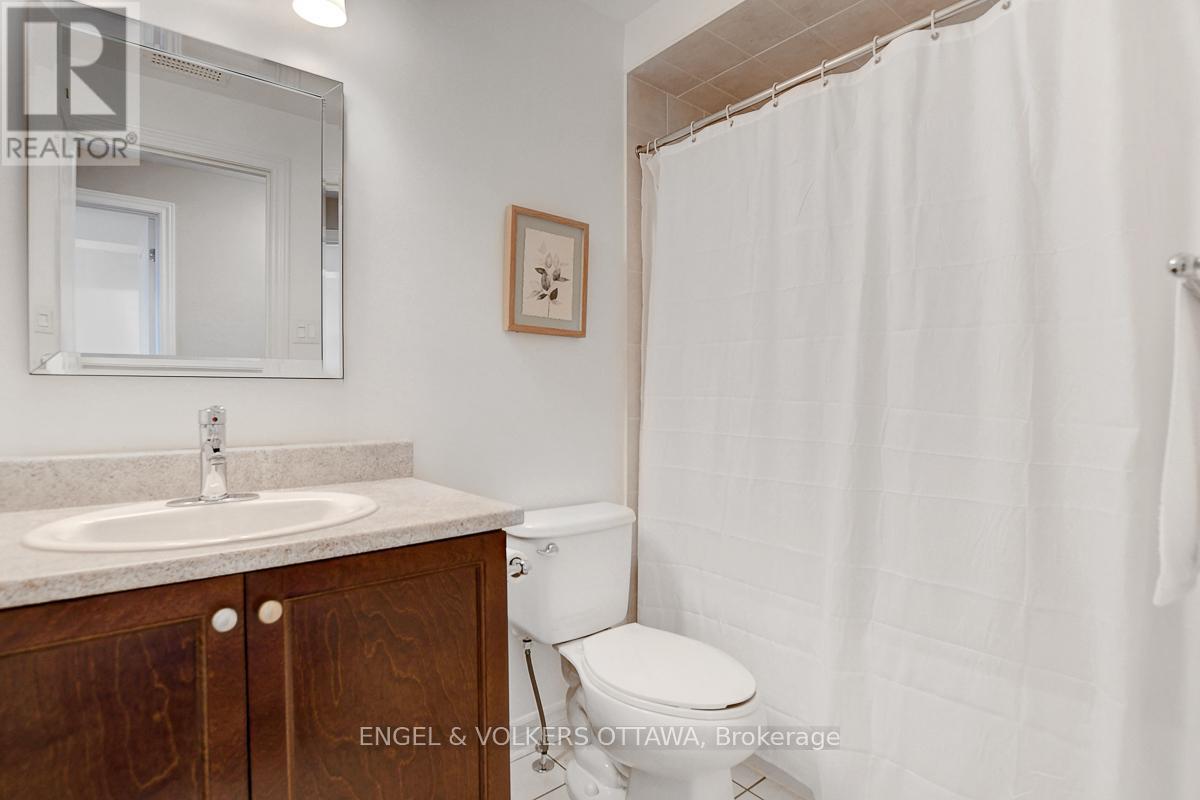E - 188 Hornchurch Lane, Ottawa, ON - Indoor Photo Showing Bathroom