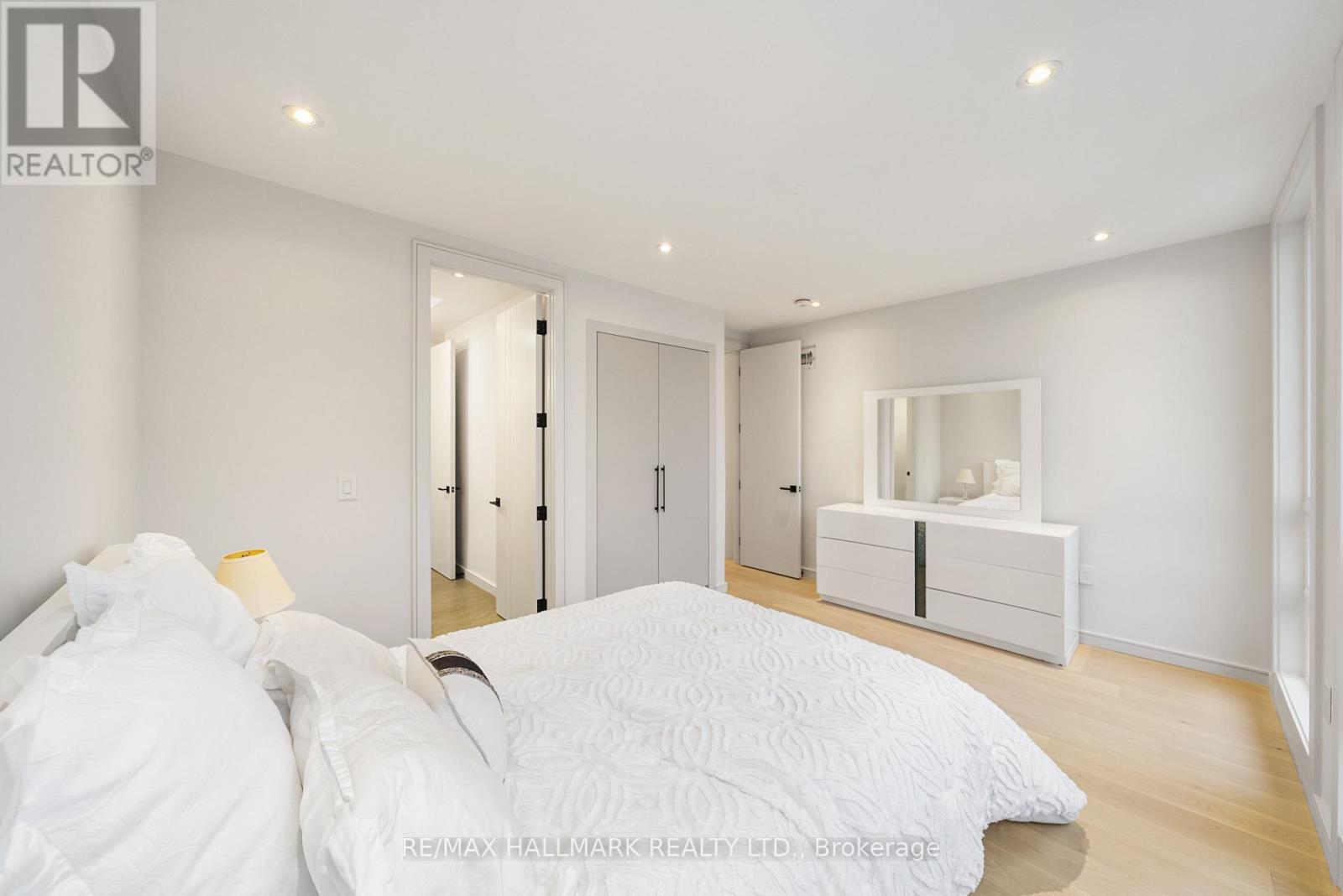 167 Parkhurst Boulevard, Toronto, ON - Indoor Photo Showing Bedroom