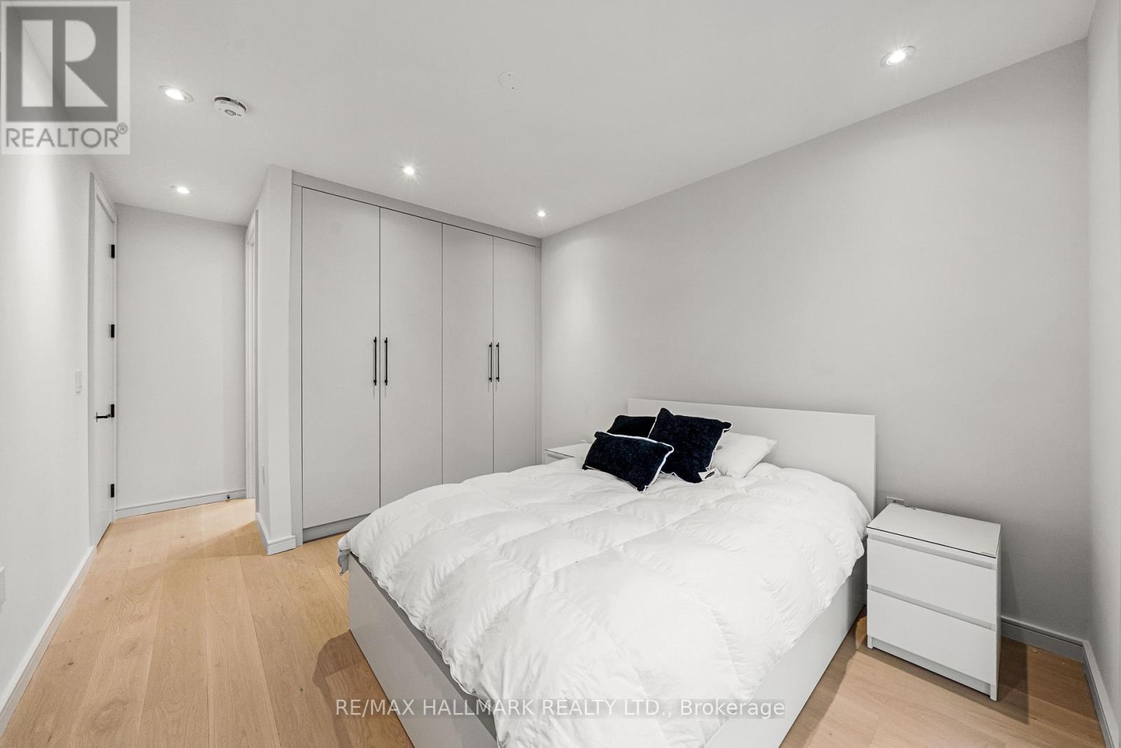 167 Parkhurst Boulevard, Toronto, ON - Indoor Photo Showing Bedroom