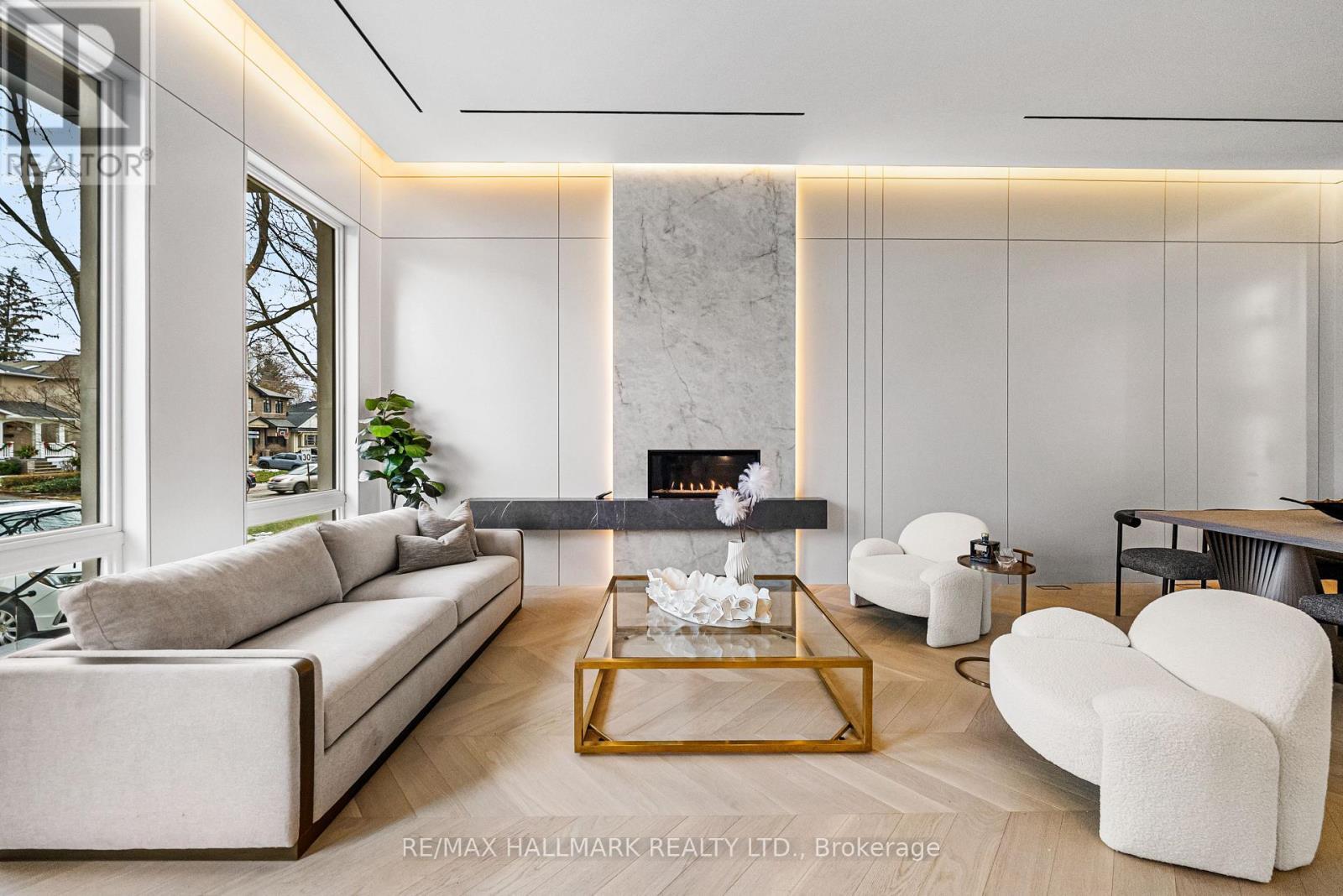 167 Parkhurst Boulevard, Toronto, ON - Indoor Photo Showing Living Room