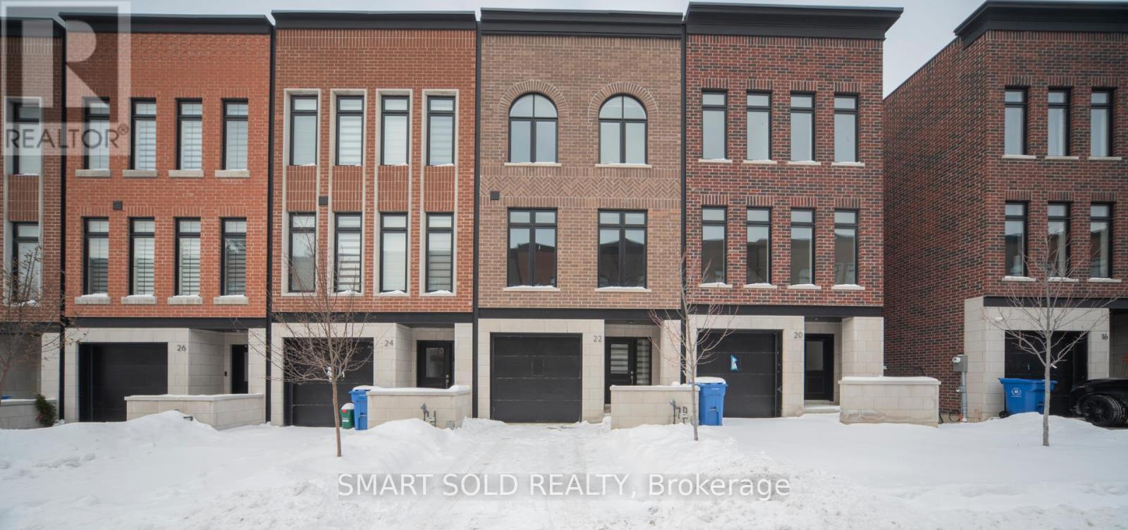 22 Chestnut Court, Aurora, ON - Outdoor With Facade