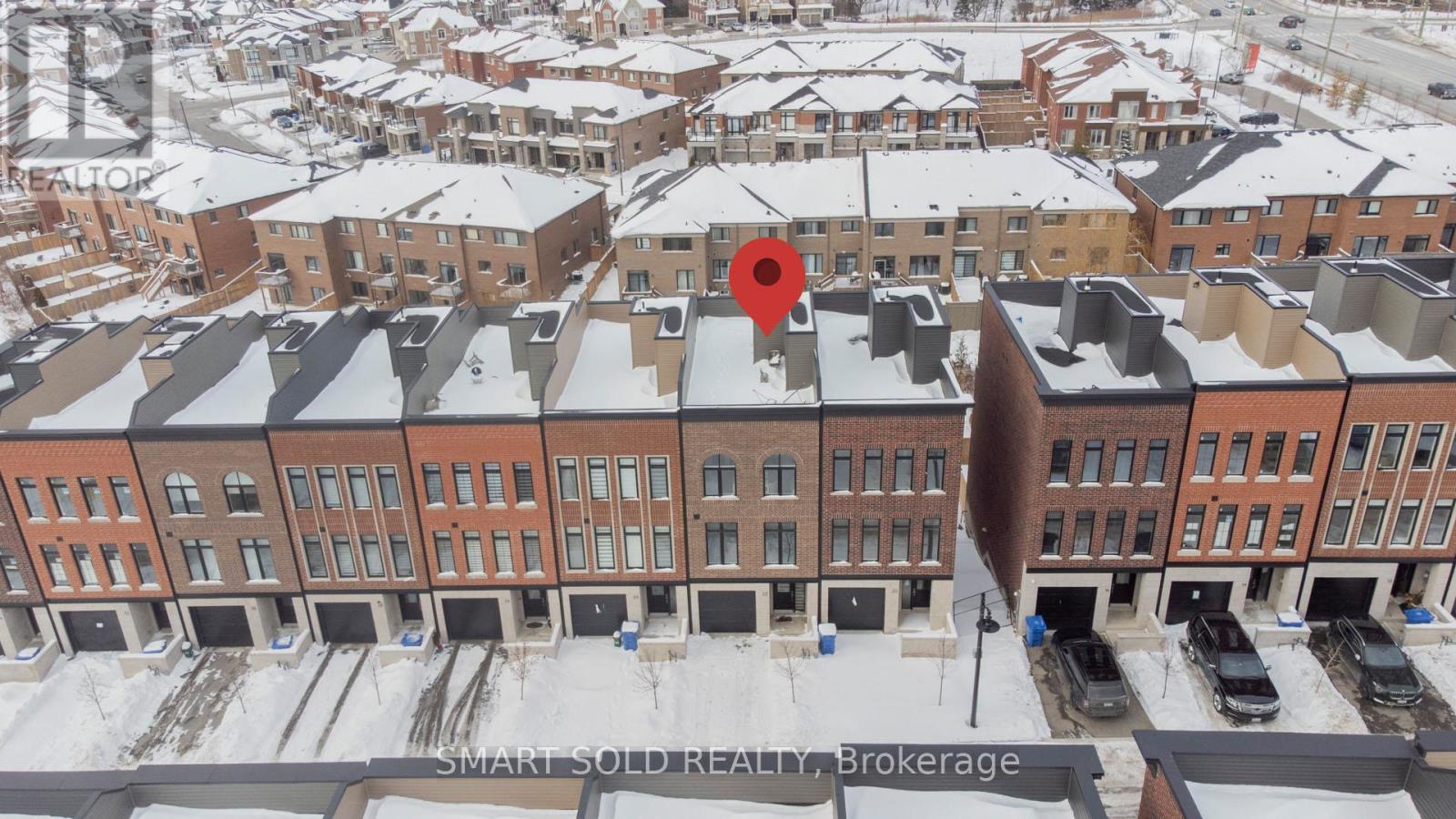 22 Chestnut Court, Aurora, ON - Outdoor With Facade