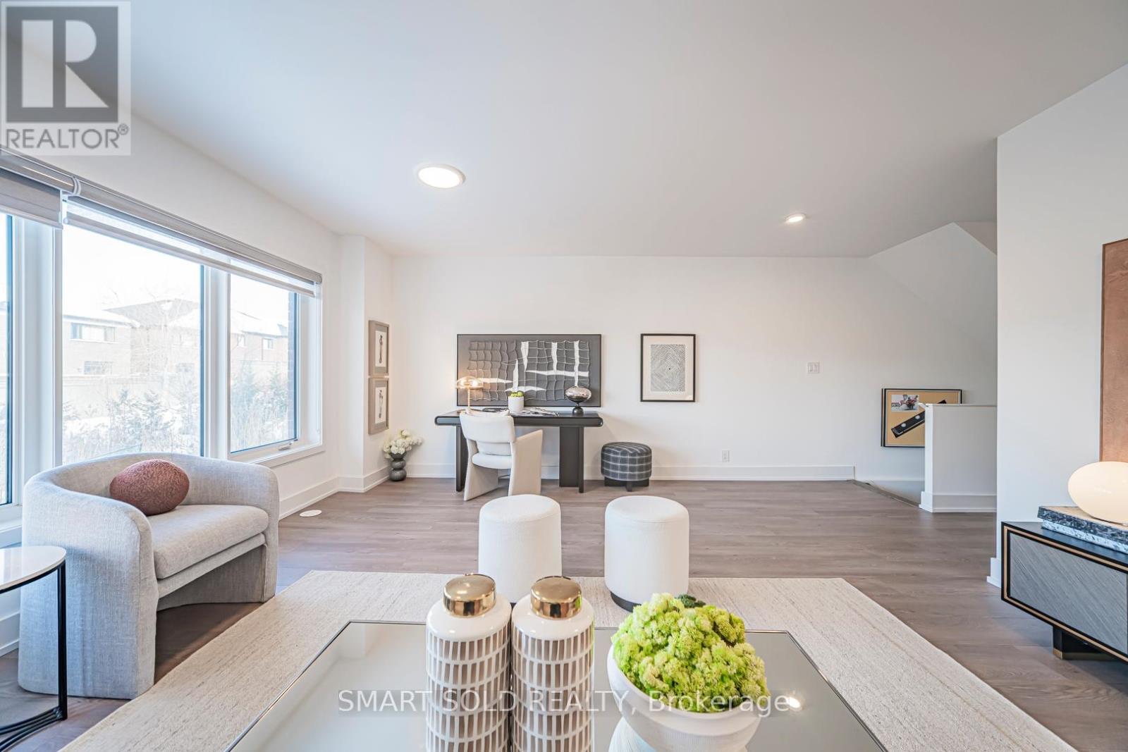 22 Chestnut Court, Aurora, ON - Indoor Photo Showing Living Room