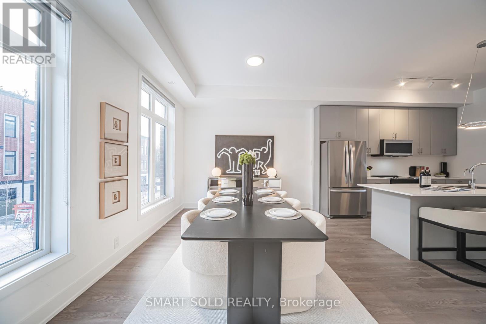 22 Chestnut Court, Aurora, ON - Indoor Photo Showing Kitchen