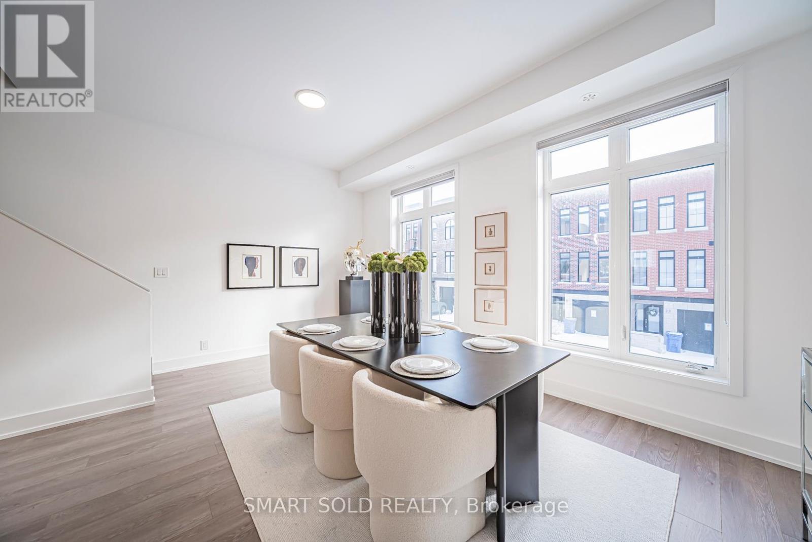 22 Chestnut Court, Aurora, ON - Indoor