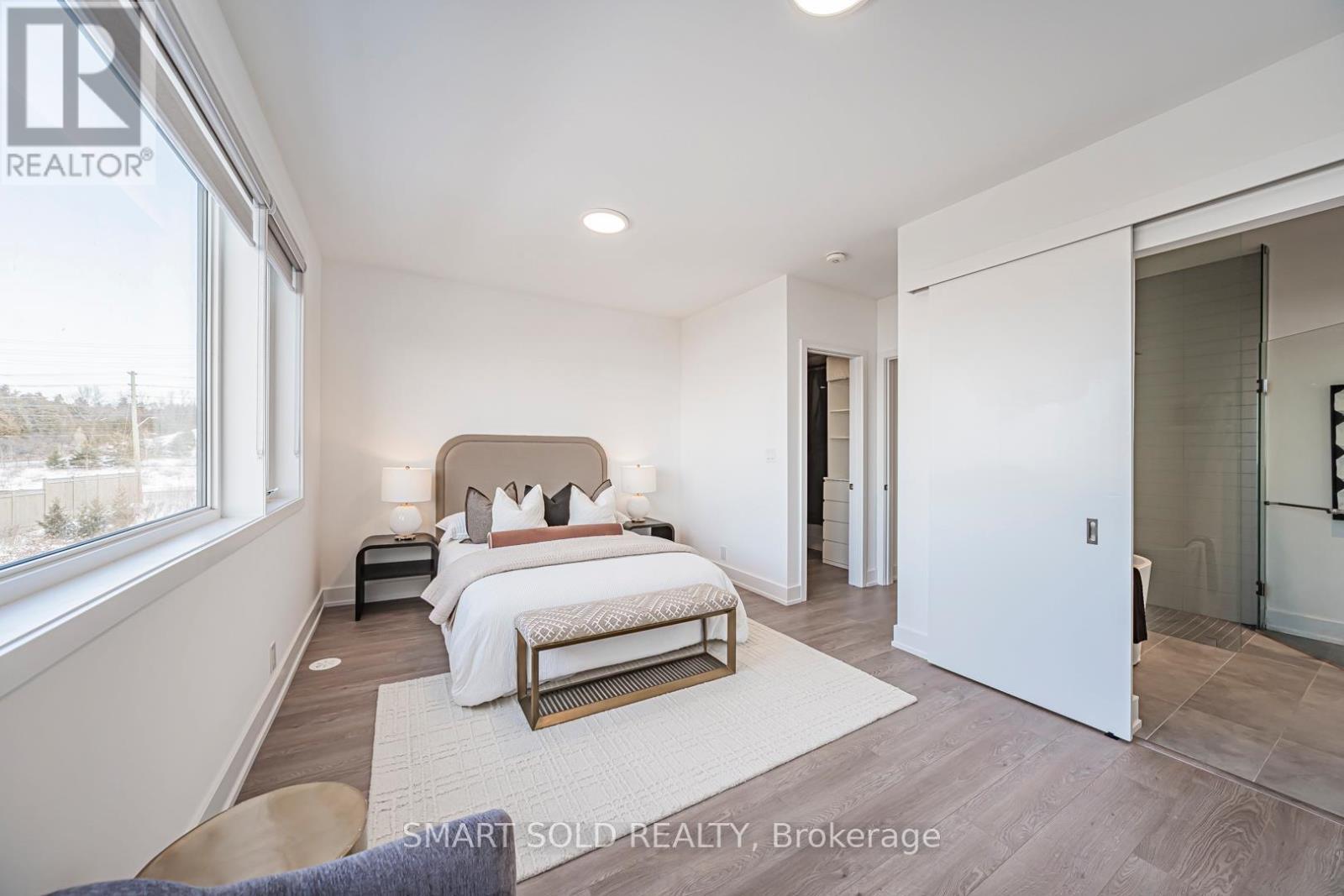 22 Chestnut Court, Aurora, ON - Indoor Photo Showing Bedroom